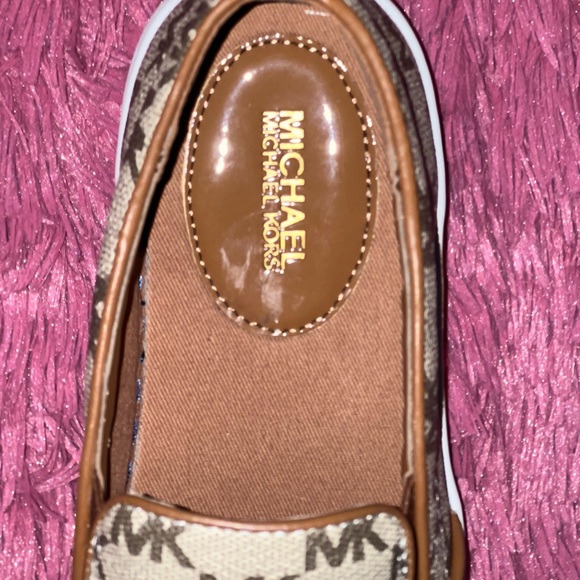 New Michael Kors Keaton Slip-On Tan Logo Sneakers - Picture 4 of 7